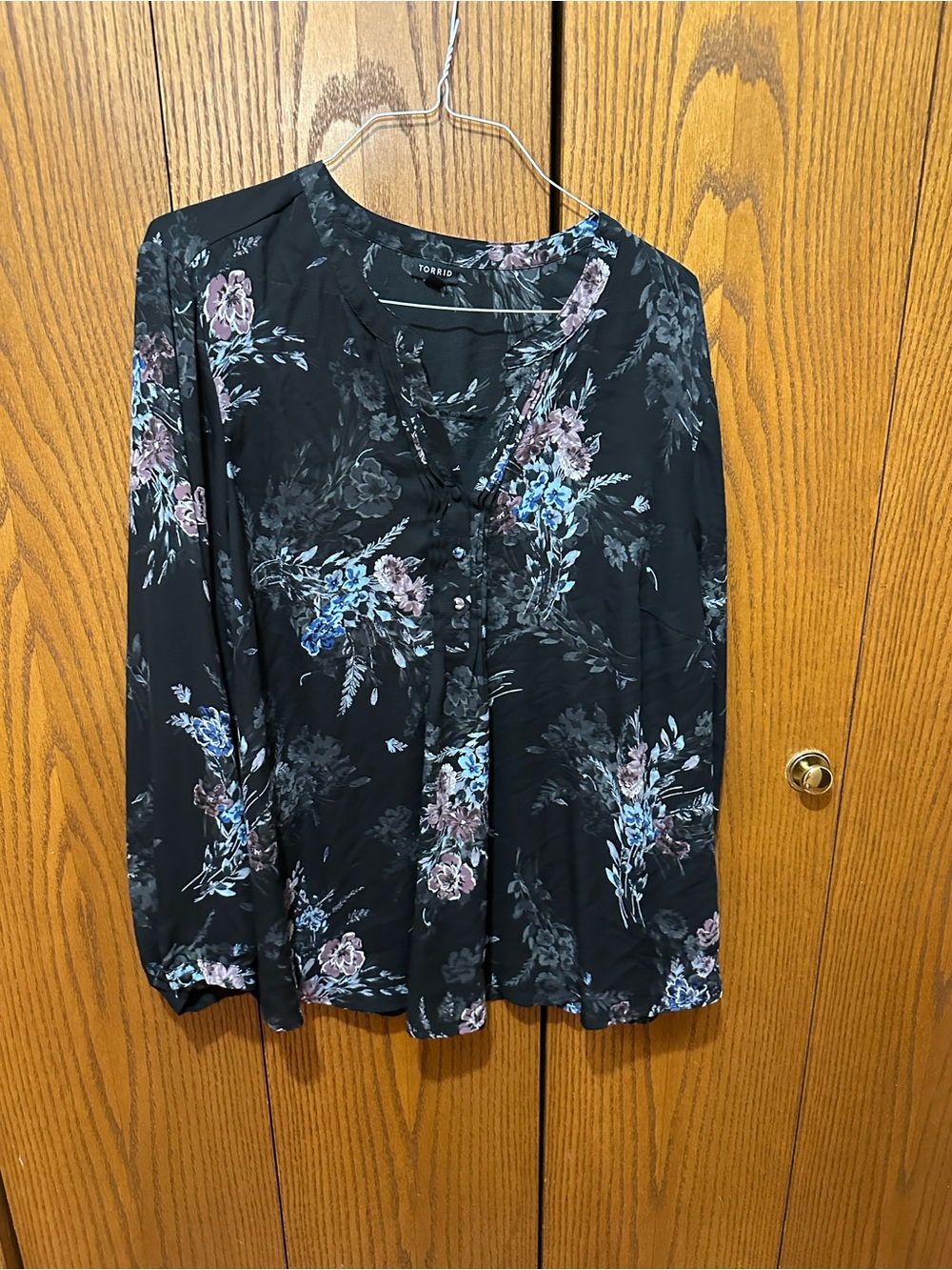 torrid Black Floral Henley Blouse with Pink and Blue Accents Size 3